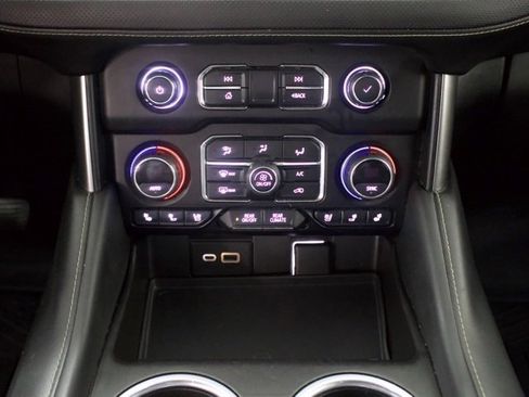 Used 2021 Chevrolet Suburban Premier image 19