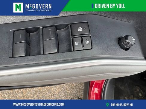 Used 2023 Toyota Highlander XLE AWD/4WD image 35
