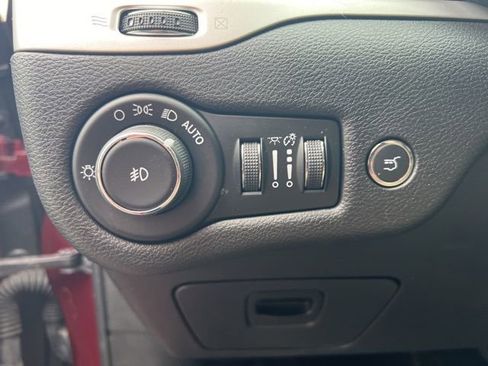 Used 2018 Jeep Cherokee Limited w/ Technology Group AWD/4WD image 6