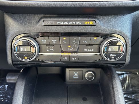 Used 2021 Ford Escape SE image 26