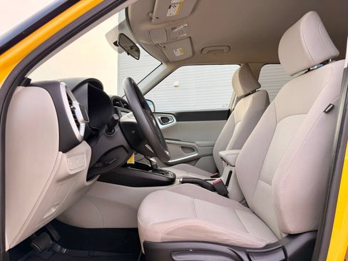 Used 2020 Kia Soul LX FWD image 14