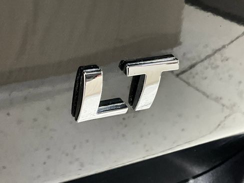 Used 2020 Chevrolet Traverse LT FWD image 11