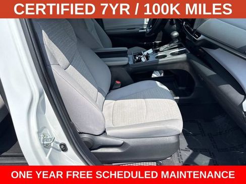 Used 2025 Toyota Sienna LE FWD image 9