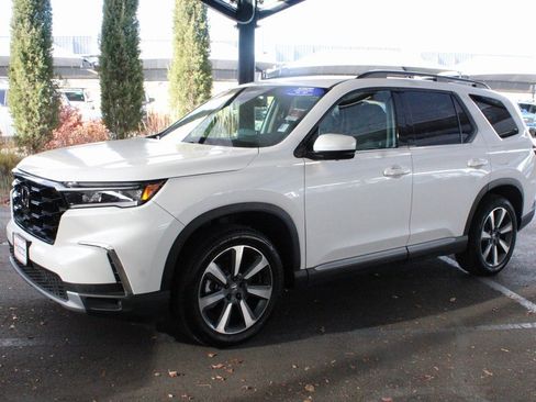 Used 2025 Honda Pilot Elite image 9