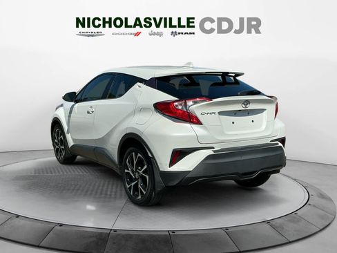Used 2021 Toyota C-HR XLE FWD image 3