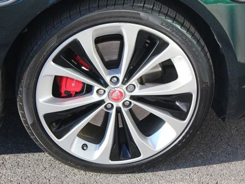 Used 2022 Jaguar XF R-Dynamic SE image 9