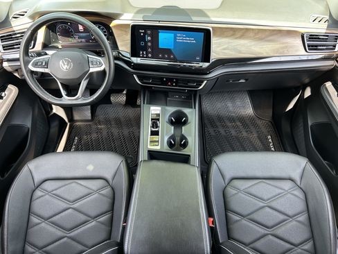 Used 2024 Volkswagen Atlas SE FWD image 14