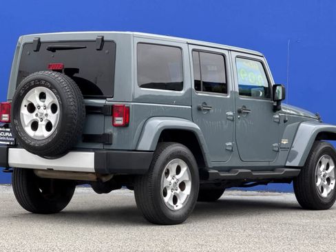 Used 2014 Jeep Wrangler Unlimited Sahara w/ Connectivity Group AWD/4WD image 3