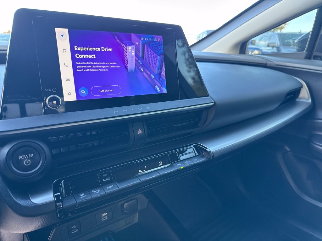 Used 2024 Toyota Prius LE FWD image 19