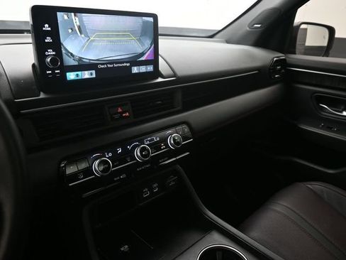 Used 2025 Honda Pilot Black Edition image 12