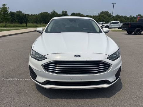 Used 2019 Ford Fusion SE FWD image 2