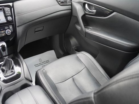 Used 2017 Nissan Rogue SL w/ SL Premium Package FWD image 17