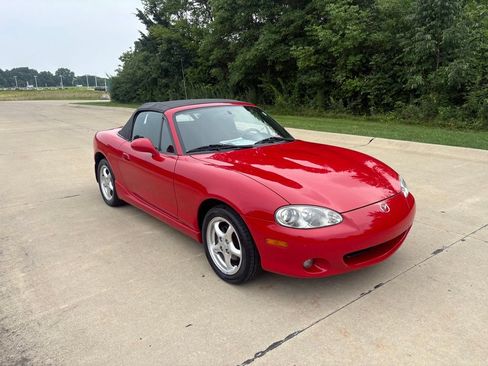Used 2002 MAZDA MX-5 Miata RWD image 11