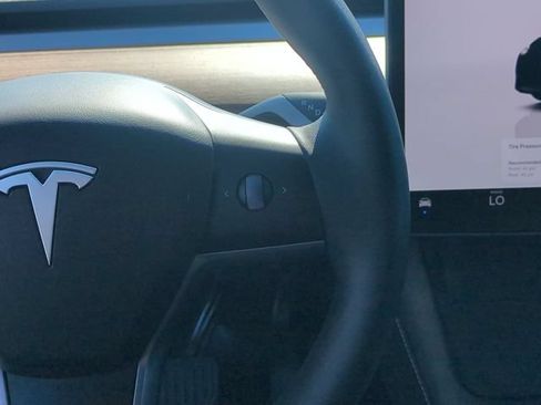 Used 2025 Tesla Model Y Long Range RWD image 19