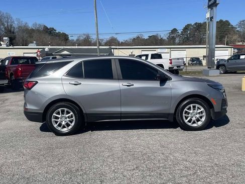 Used 2023 Chevrolet Equinox LS image 2