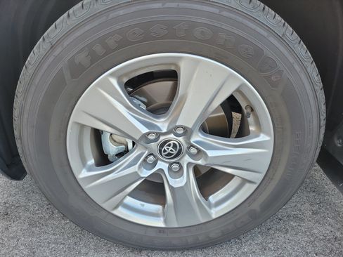 Used 2025 Toyota RAV4 XLE w/ Convenience Package FWD image 6