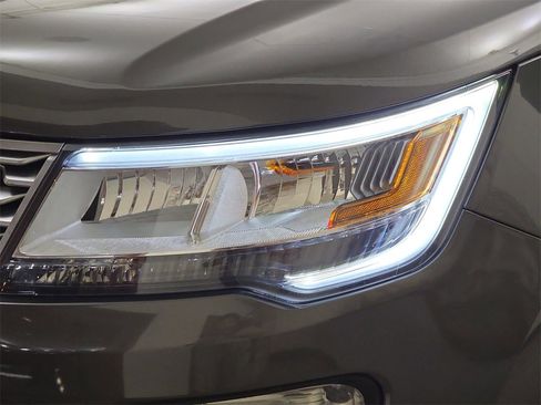 Used 2018 Ford Explorer Platinum image 35