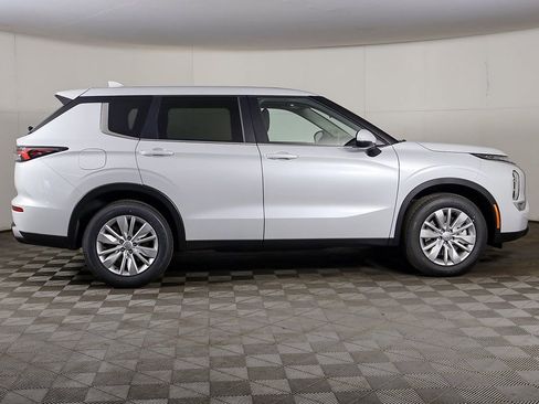 New 2026 Mitsubishi Outlander ES FWD image 17