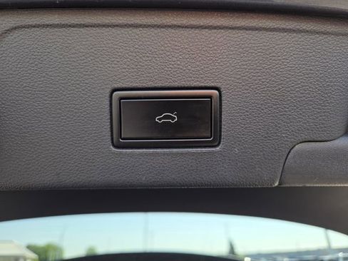 Used 2021 Volkswagen Atlas Cross Sport SE FWD image 16