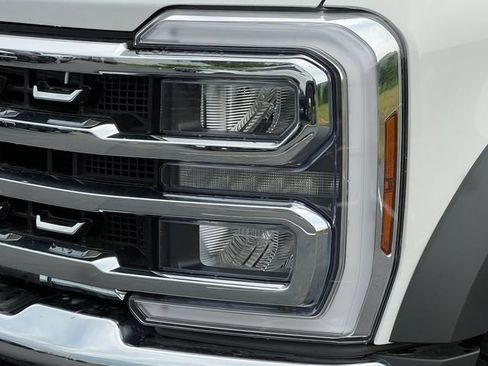 New 2026 Ford F550 4x4 Crew Cab image 33