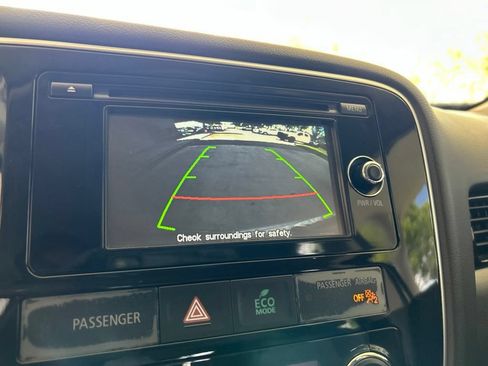Used 2015 Mitsubishi Outlander SE FWD image 9