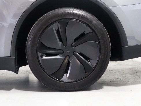 Used 2026 Tesla Model Y Long Range RWD image 48