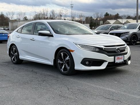 Used 2017 Honda Civic Touring image 3