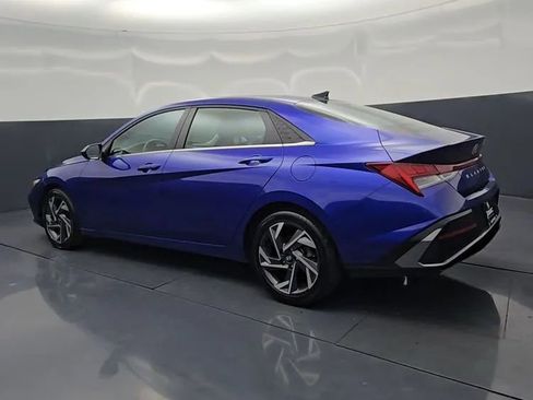 Used 2025 Hyundai Elantra SEL FWD image 5