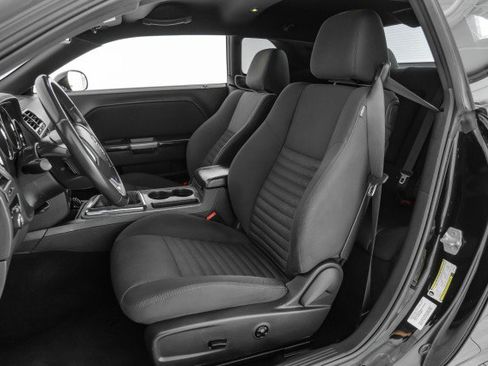 Used 2014 Dodge Challenger R/T image 22