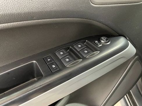 Used 2022 Chevrolet Colorado LT AWD/4WD image 19