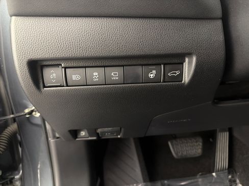 Used 2021 Toyota Venza Limited image 19