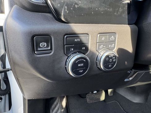 Used 2025 GMC Sierra 1500 SLT AWD/4WD image 27