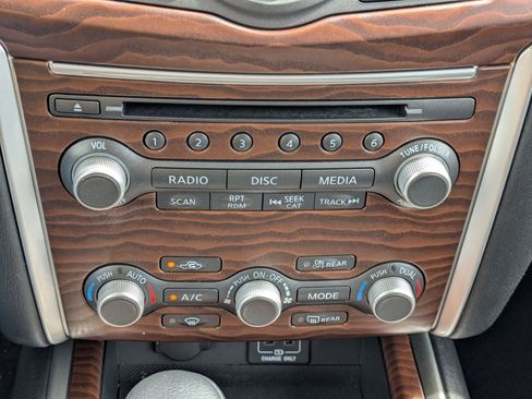 Used 2018 Nissan Pathfinder Platinum AWD/4WD image 23