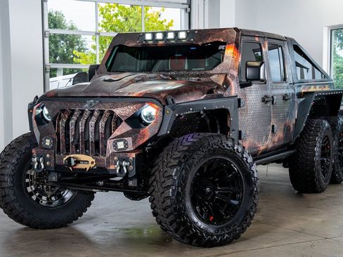 Used 2021 Jeep Gladiator Sport image 2