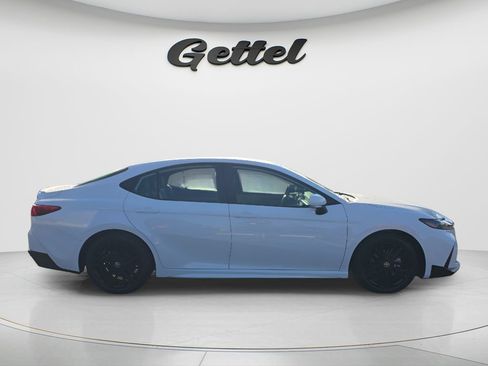 Used 2026 Toyota Camry SE FWD image 12