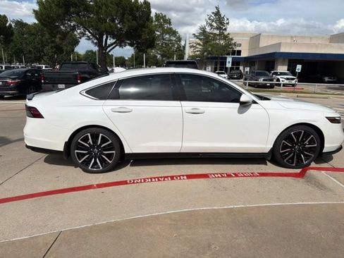 Used 2023 Honda Accord Touring image 4