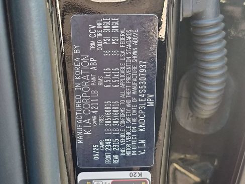 Used 2025 Kia Niro LX FWD image 35