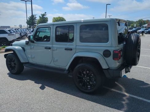 Used 2024 Jeep Wrangler Unlimited Sahara w/ Technology Group AWD/4WD image 6