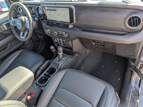 Used 2024 Jeep Wrangler Unlimited Sahara image 45