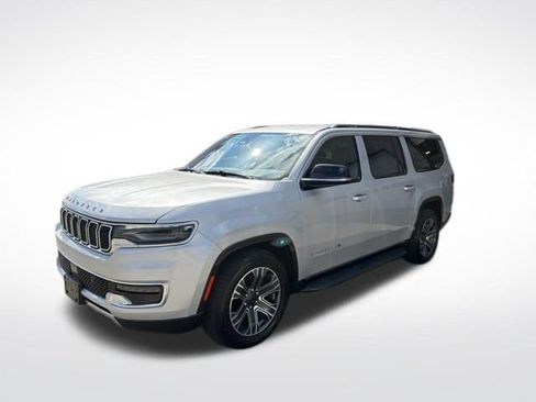 Used 2024 Jeep Wagoneer L Series II w/ Flexible Seating Group AWD/4WD image 7