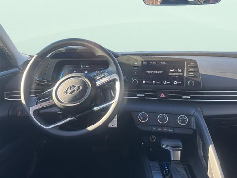 Certified 2026 Hyundai Elantra SE FWD image 10
