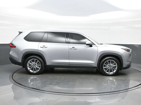 Used 2024 Toyota Grand Highlander AWD image 7