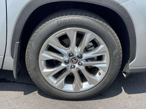 Used 2025 Toyota Highlander Limited AWD/4WD image 28