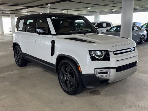 Used 2024 Land Rover Defender 110 SE AWD/4WD image 2