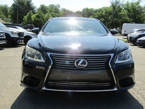 Used 2013 Lexus LS 460 AWD w/ Comfort Pkg image 2