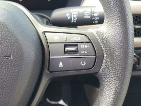 Used 2025 Honda HR-V LX image 24