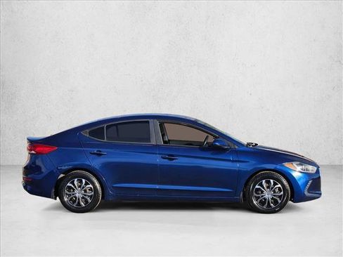 Used 2018 Hyundai Elantra SE image 4