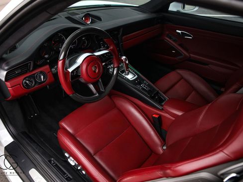 Used 2017 Porsche 911 4 Coupe AWD/4WD image 29