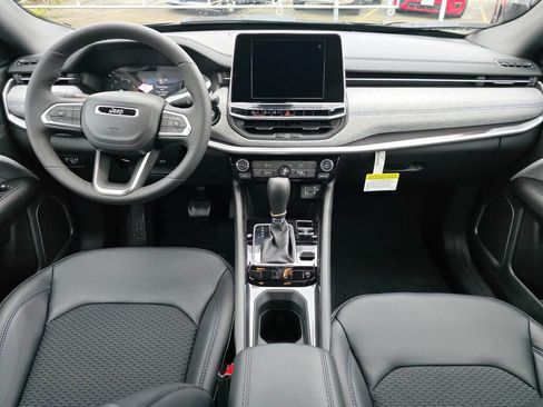 New 2026 Jeep Compass Latitude image 21