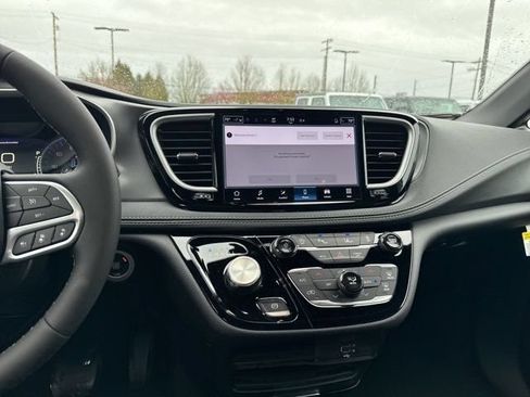 New 2026 Chrysler Pacifica Select AWD/4WD image 13